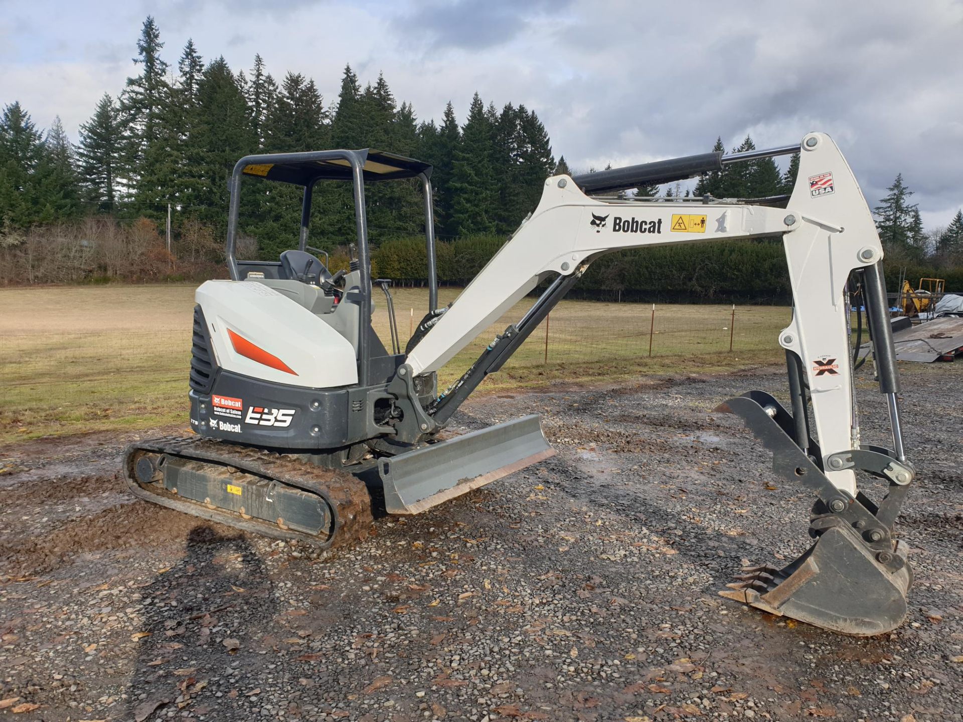 Bobcat E35 — Zero Tail Swing